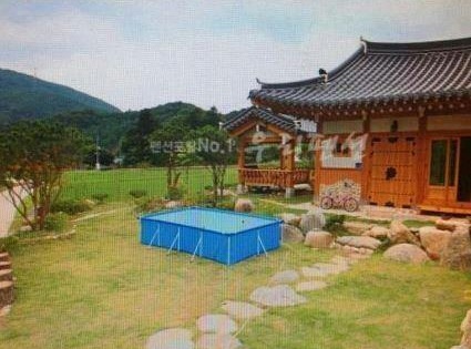 Ranch_house_with_Pool_full_view